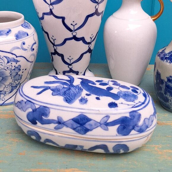 Vintage Porcelain Box Chinoiserie Blue and White Bird Lid Handmade Glass Ceramic - Picture 1 of 17